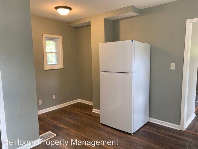 Building Photo - 3 br, 1 bath House - 2631 W 4th St