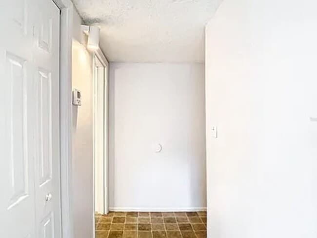 Building Photo - 2549 N Alafaya Trail