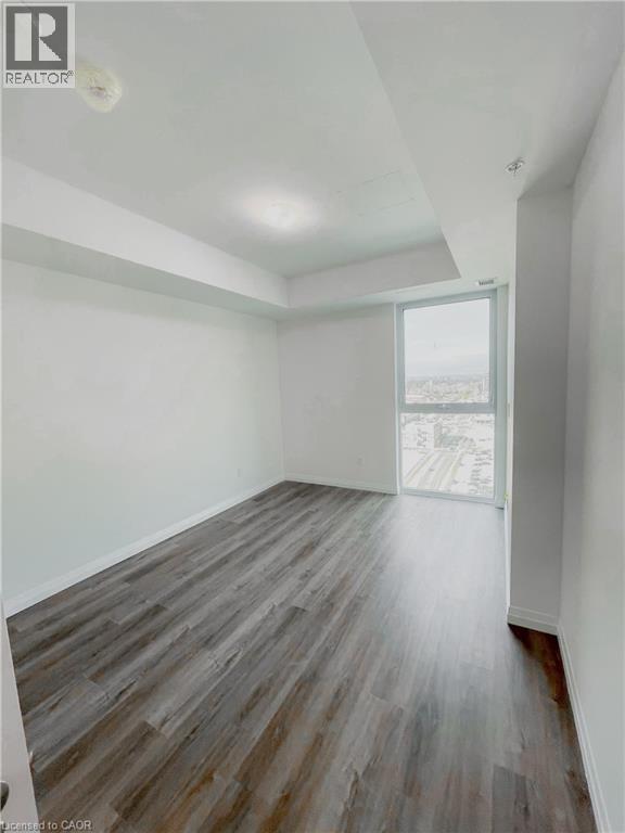 Photo du bâtiment - 60 Charles St W