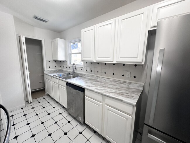 Foto del edificio - 501 Yellowwood Ct
