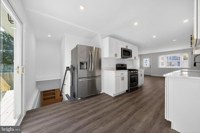 Foto del edificio - 8 Marley Neck Rd