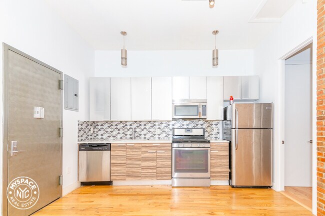 Foto del edificio - 518 Grand St