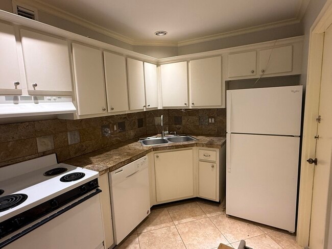 Foto del edificio - 136 NE 19th Ct