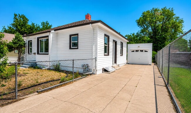 Building Photo - 736 Jackson St