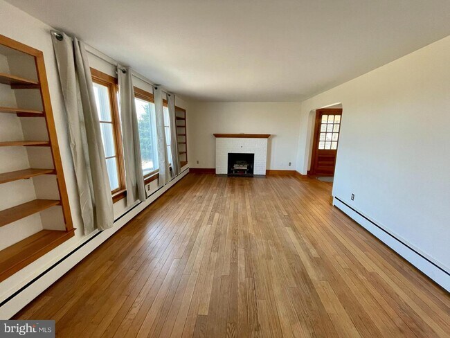 Building Photo - 241 Fort Loudon Rd
