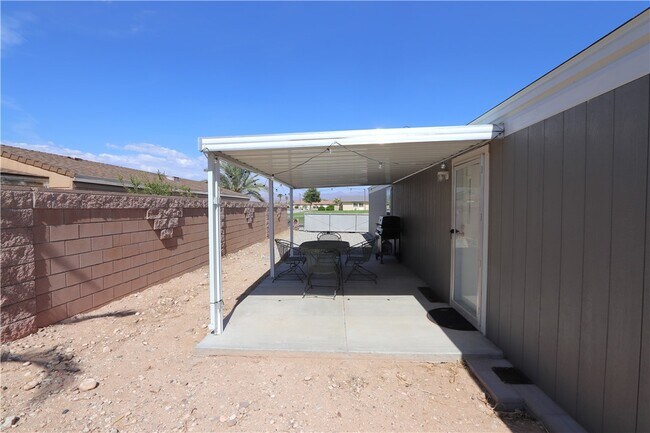 Building Photo - 1681 River Gardens Dr