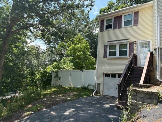 Building Photo - 28 Mildred Ave