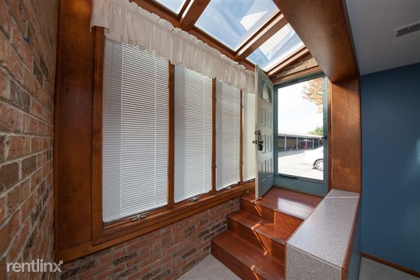 Building Photo - 141 Pinewood Cir