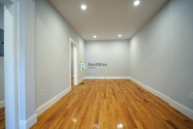 Photo - 374 Oxford St Apartment