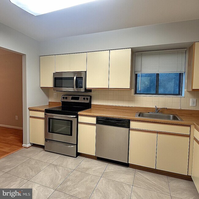 Foto del edificio - 7202 Rockland Hills Dr