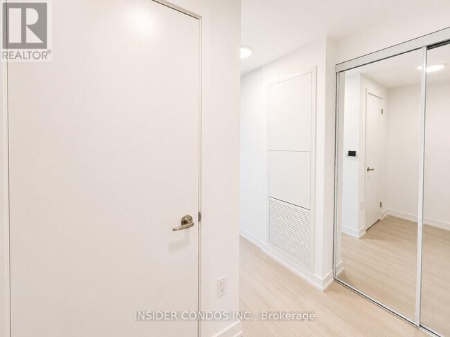 Photo du bâtiment - 4010 Eglinton Ave W