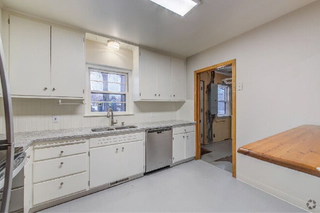 Building Photo - 65 Hackberry Hill