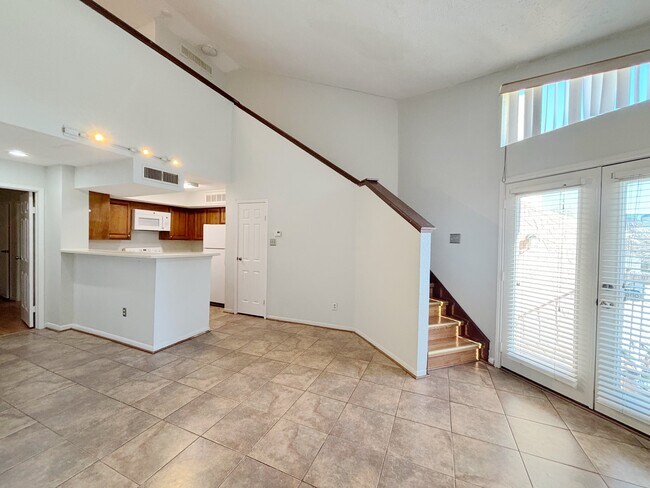 Building Photo - 10855 Meadowglen Ln