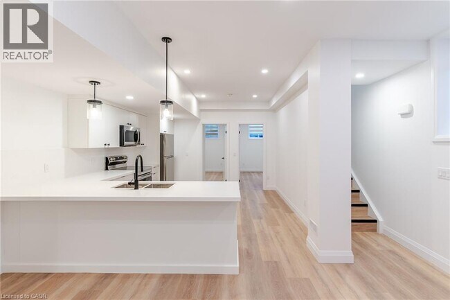 Building Photo - 825 Stirling Ave S