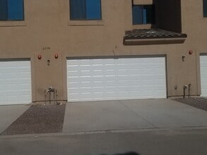 Building Photo - 2238 S 37th Dr