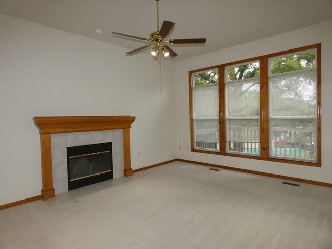 Building Photo - Beautiful Home in Park Hill School District