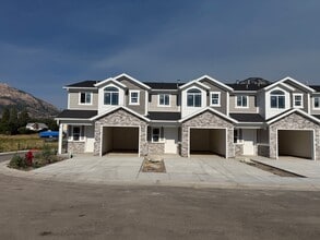 Building Photo - 2070 N 325 E