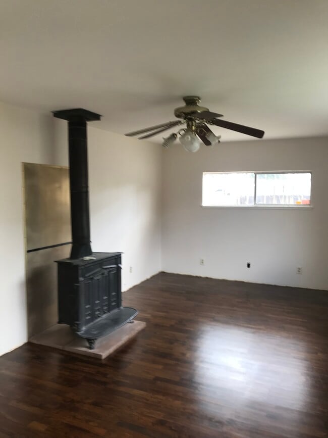 Photo - 554 S Indiana St House