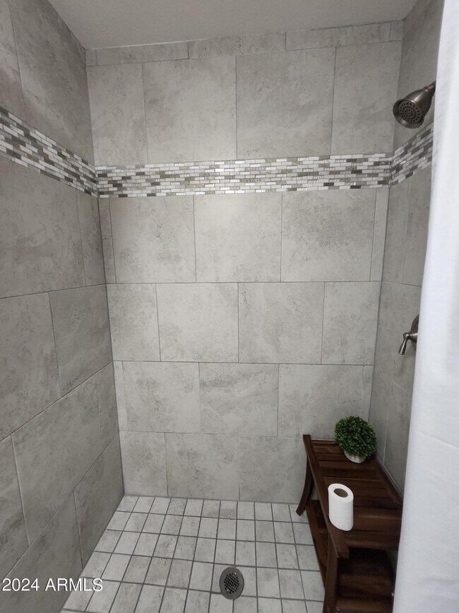 Foto del edificio - 736 N Central Ave