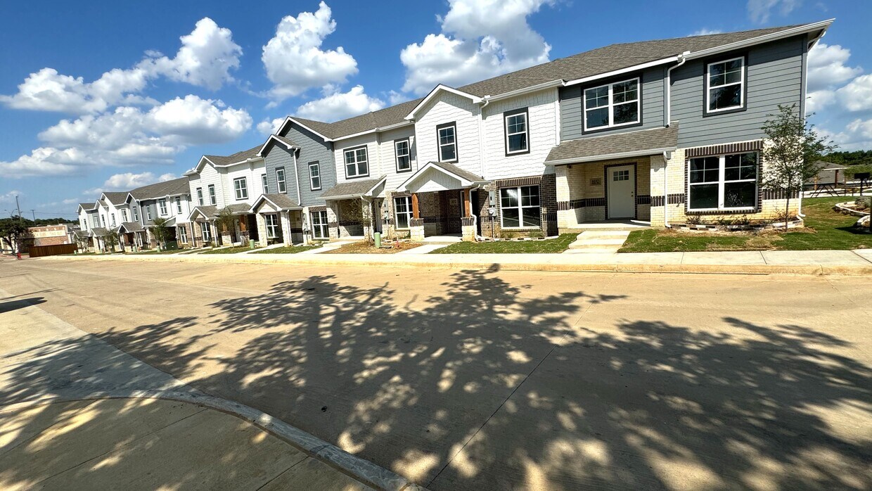 6219 Roby Dr, Arlington, TX 76001 Townhome Rentals in Arlington TX