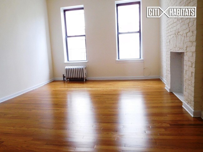 Building Photo - 206 W 106th St