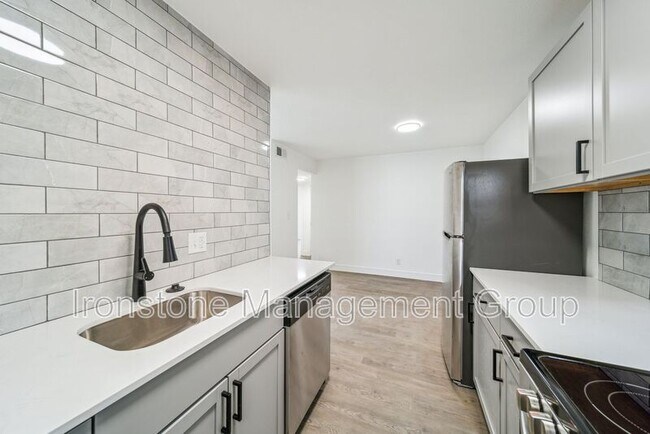 Building Photo - 3165 E 49th St