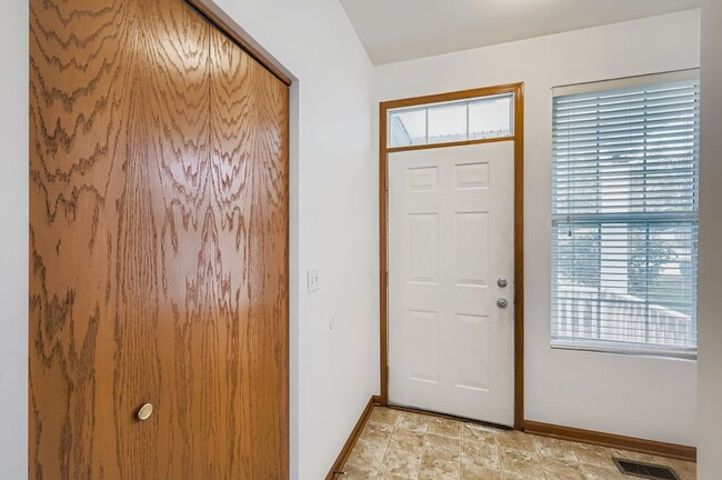 Building Photo - 4579 Half Moon Dr