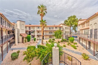 Building Photo - 2080 E Karen Ave