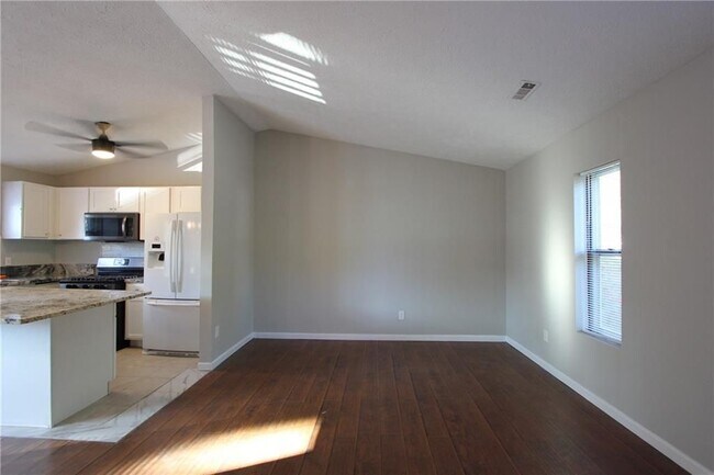 Building Photo - 3085 Creel Rd