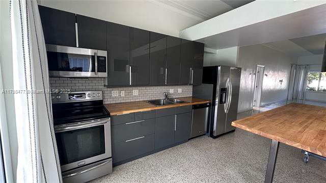 Foto del edificio - 1438 NE 104th St