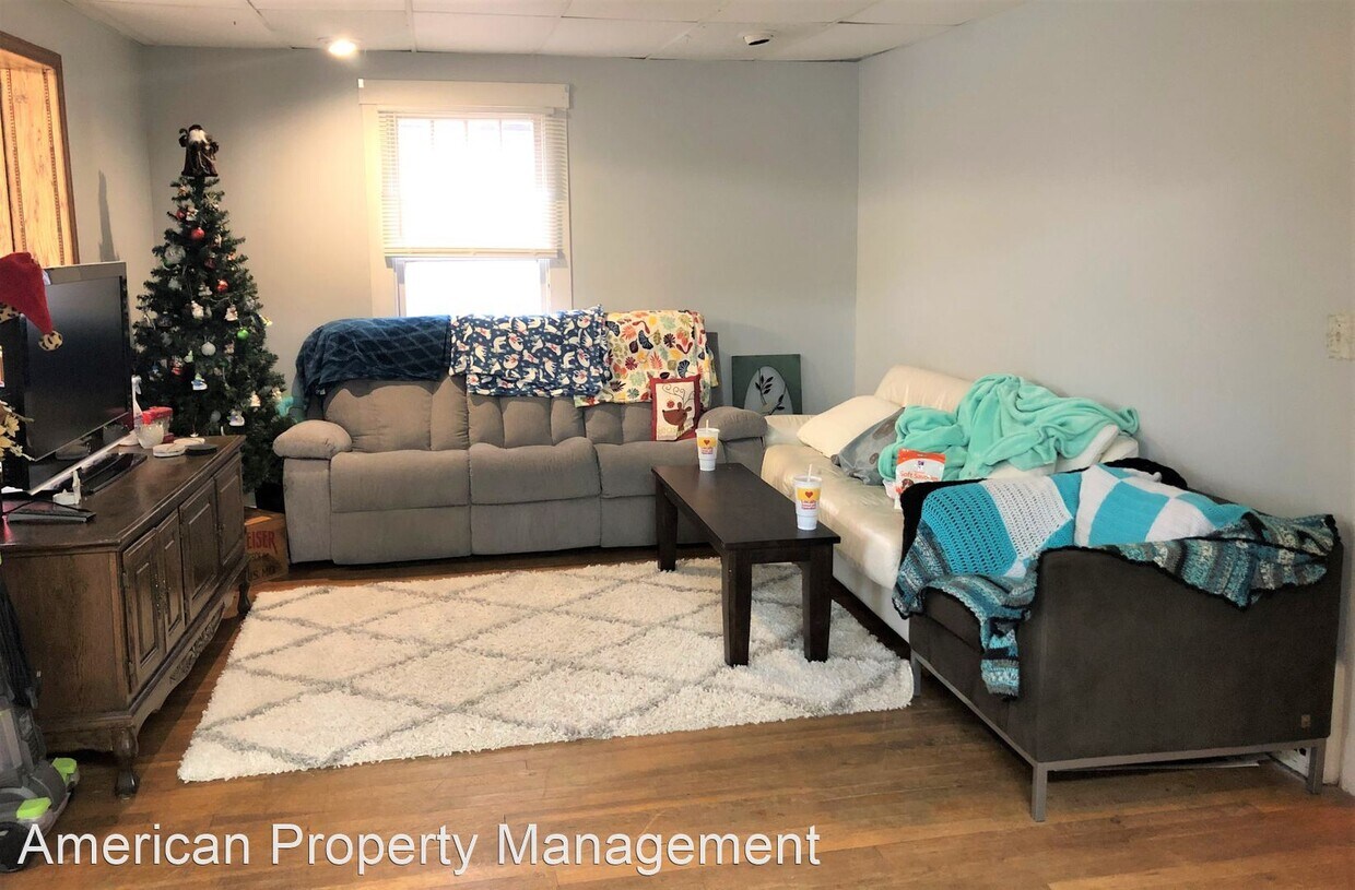 Foto principal - 3 br, 1 bath House - 912 N 10th St