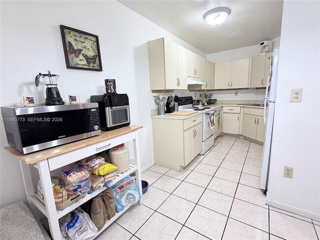 Foto del edificio - 954 NW 14th St