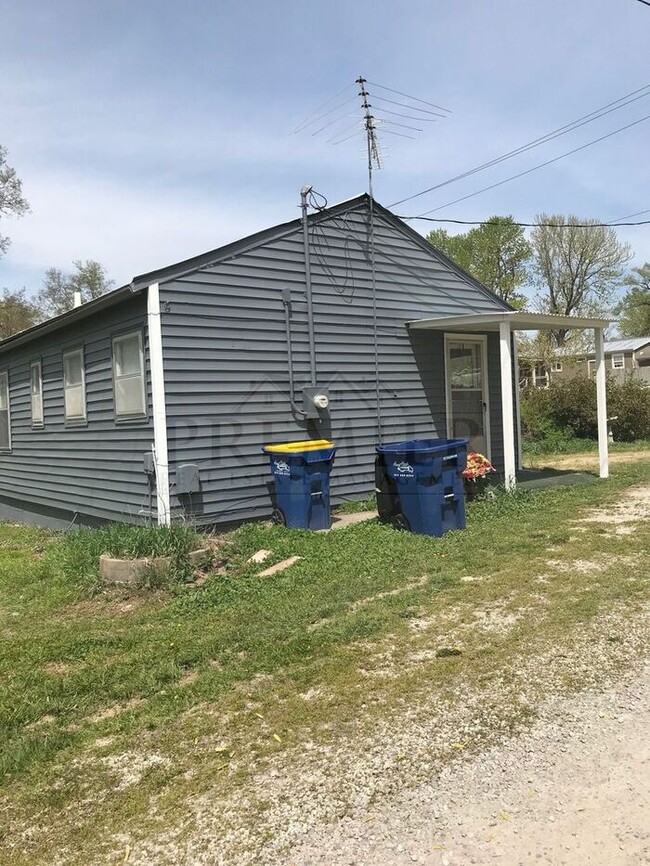 Building Photo - 2 Bed / 1 bath - Desoto KS -home for rent ...