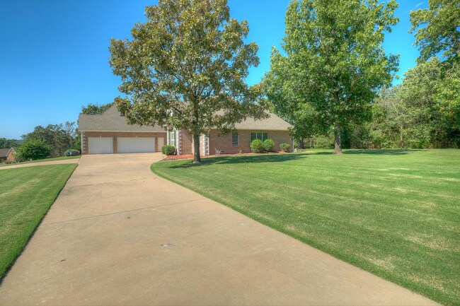 Building Photo - 3702 Spring Hill Rd