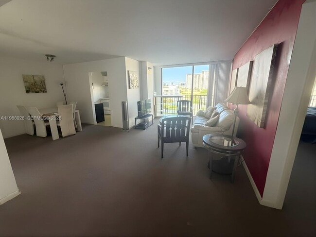 Building Photo - 17021 N Bay Rd