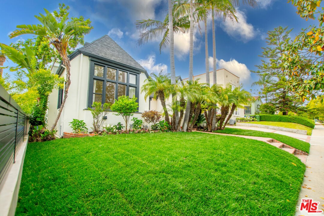 Foto principal - 449 S Citrus Ave