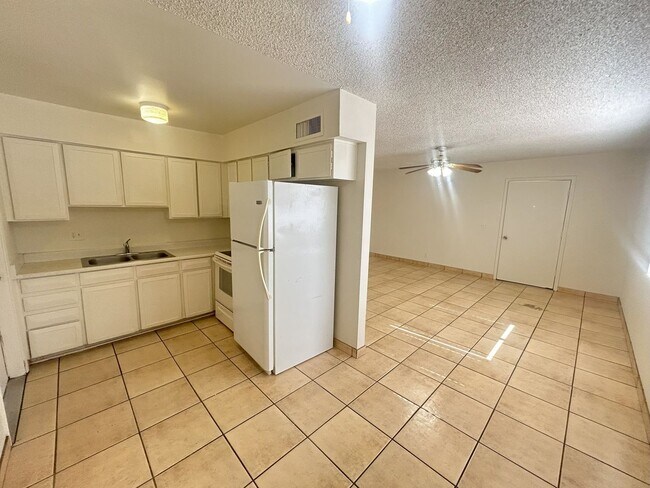Building Photo - 2 bed 1 bath in Evergreen Historic....