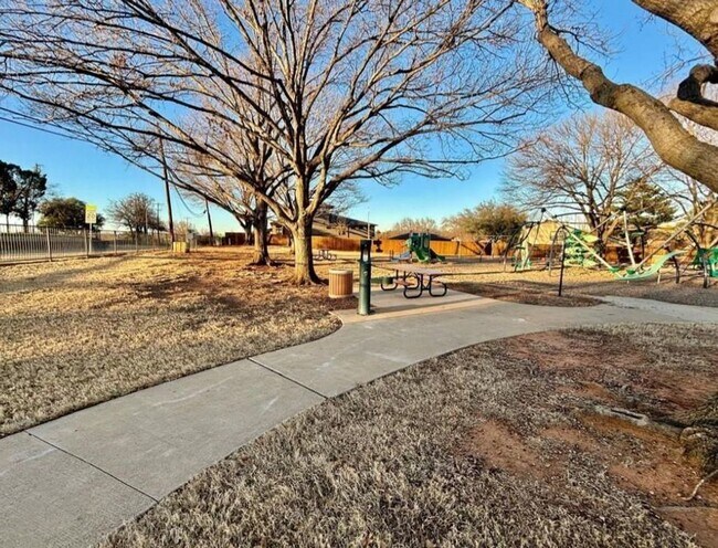 Foto del edificio - Apartments near Grapevine Lake
