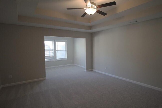 Building Photo - 615 Bluffview Dr