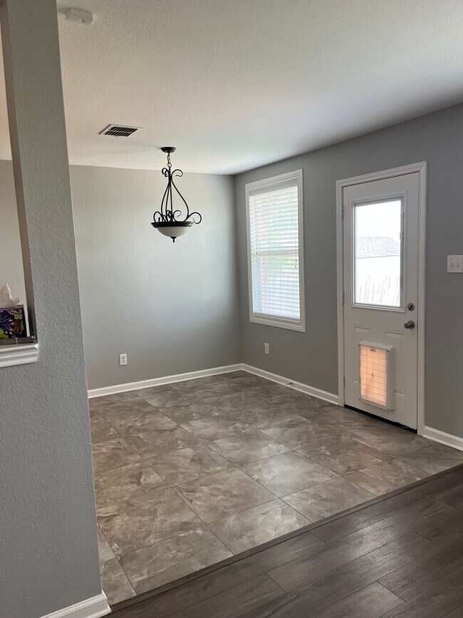 Building Photo - 608 Timberhaven Terrace