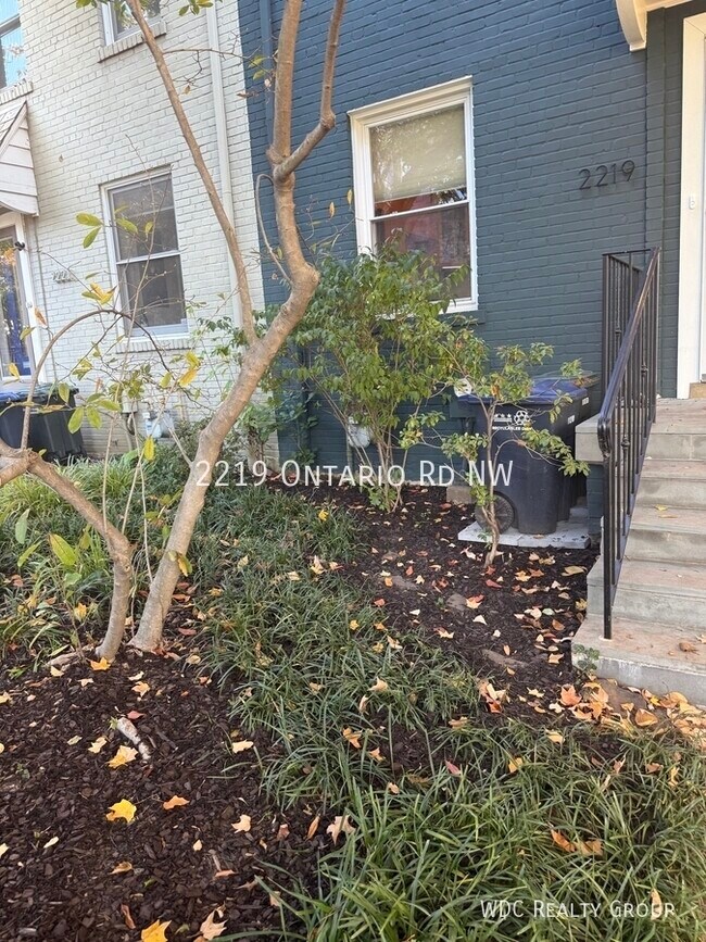 Foto del edificio - 2219 Ontario Rd NW