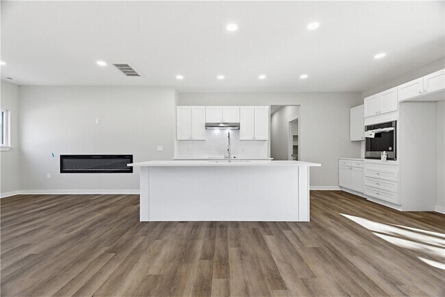 Building Photo - 20 Bobwith Ln