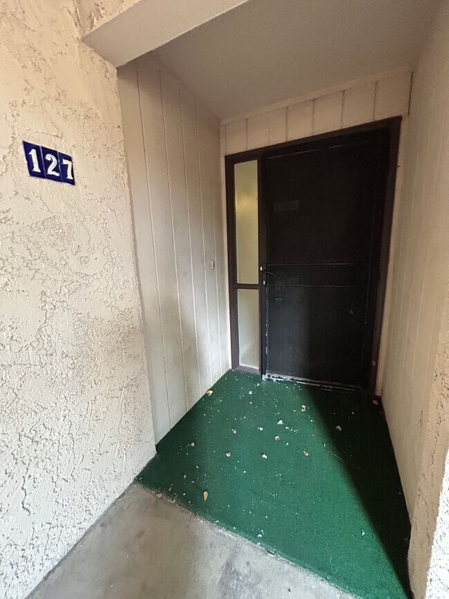 Foto del edificio - On the Lake, 2 Bed, 2 Bath, Great Views!