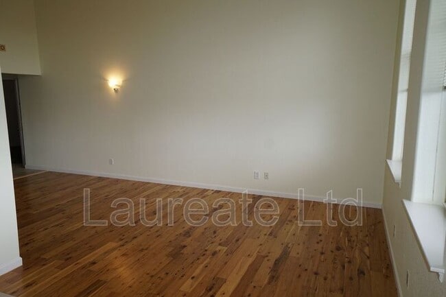 Foto del edificio - 5025 Lowell Blvd