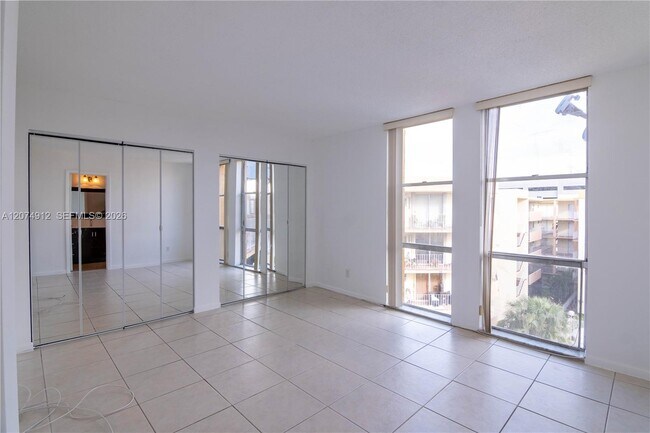 Foto del edificio - 1750 W 46th St