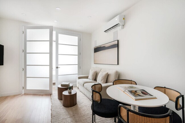 Foto del edificio - 347 E 78th St