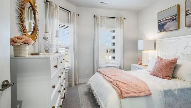 Foto del edificio - 6059 Gardner Maples Dr SE