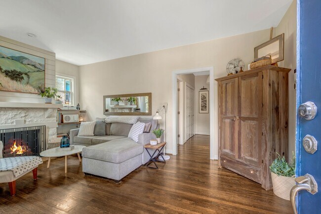 Foto del edificio - 3705 Burrus St