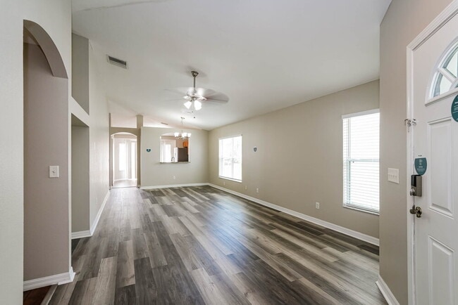 Foto del edificio - 8003 Canterbury Lake Blvd