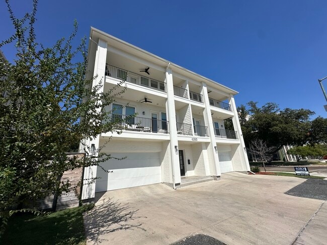 Building Photo - 6283 La Vista Dr